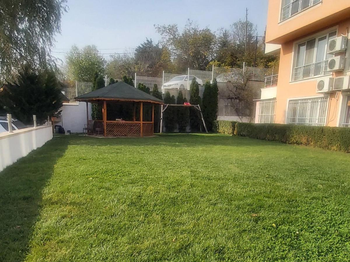 Saint Nicholas Lovely 2 Bedroom With Sunny Garden Apartment